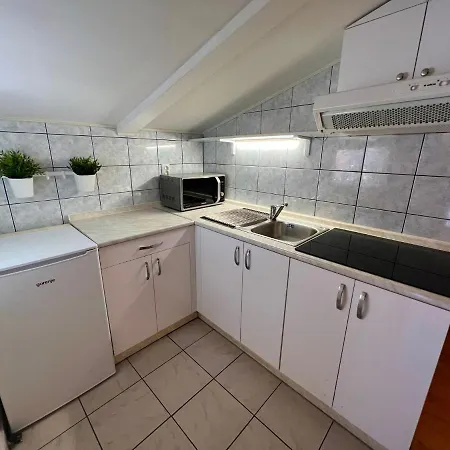 Aurelis Apartment *